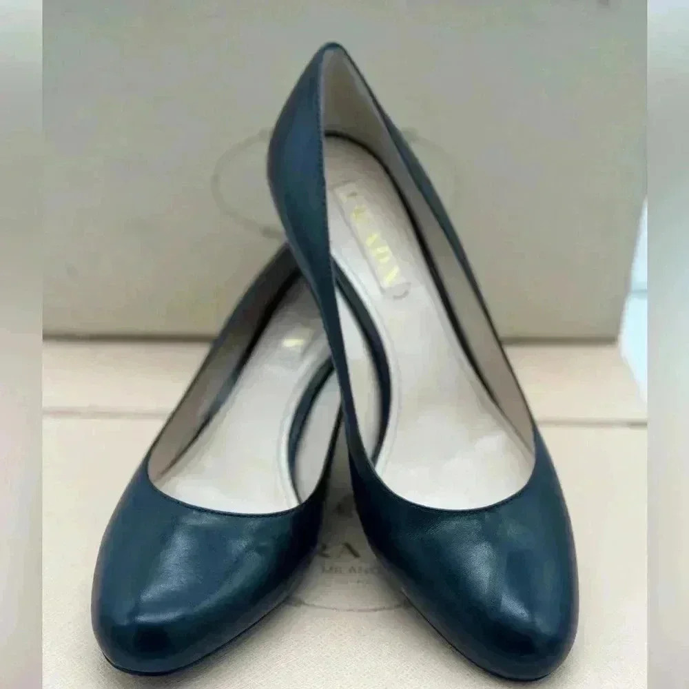 Prada Shoes Size 37.5 - Picture 2 of 7